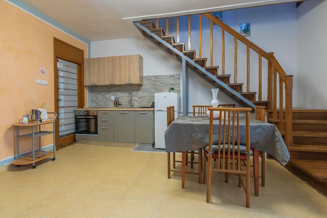 Polias Apartment Πούλα Εξωτερικό φωτογραφία